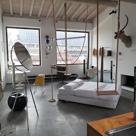 Spirit Of The Moon Apartment Brescia Bagian luar foto