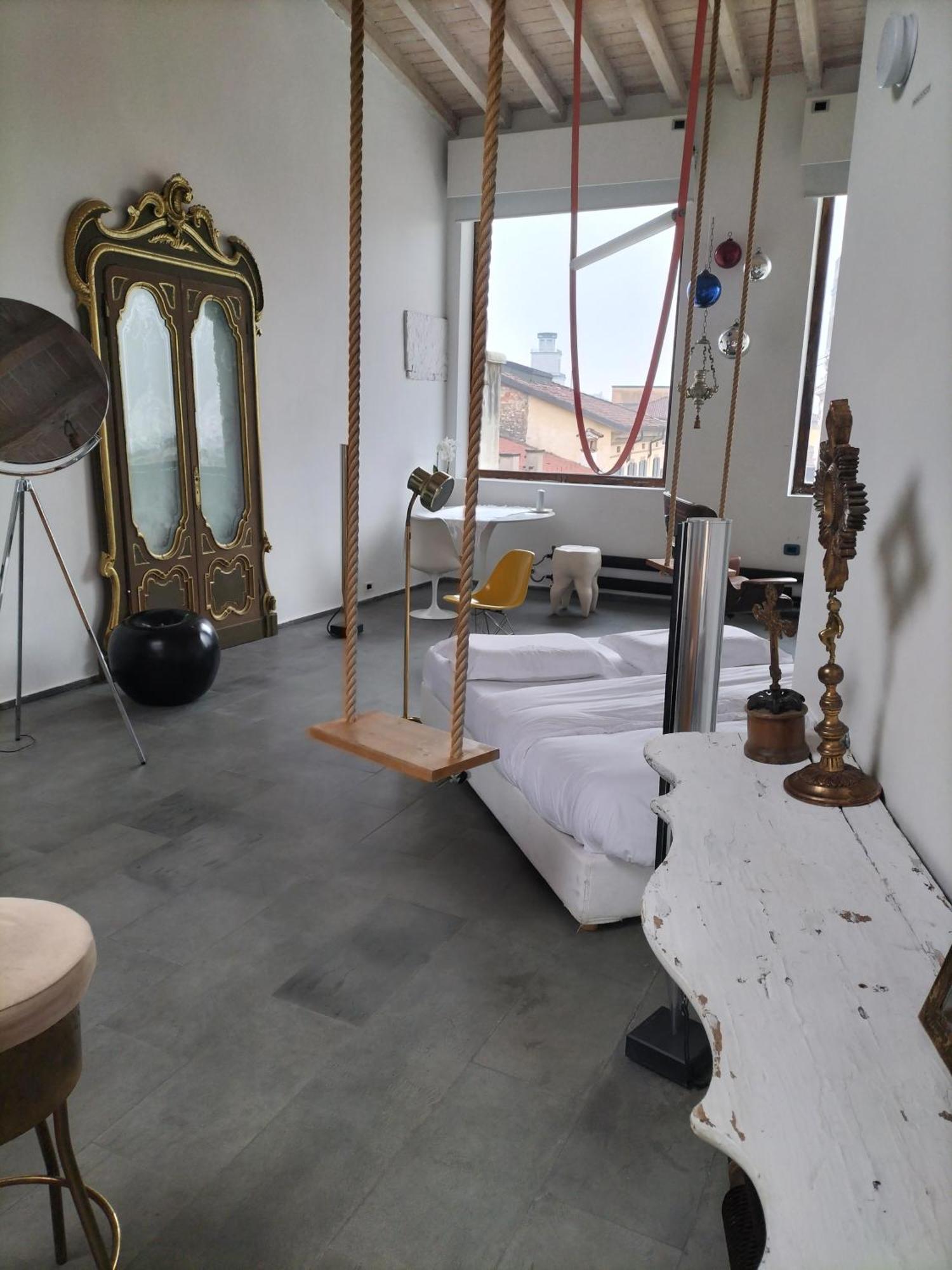 Spirit Of The Moon Apartment Brescia Bagian luar foto