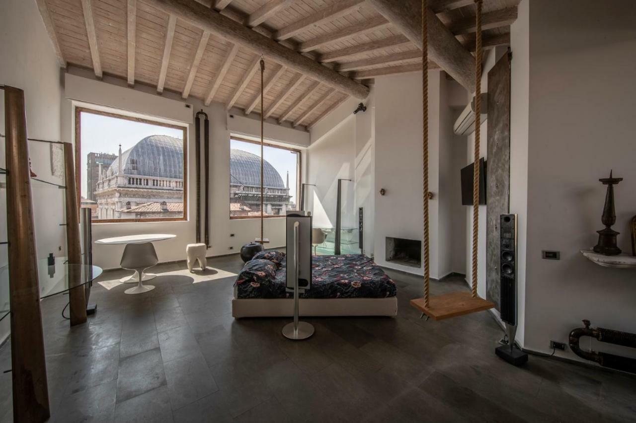 Spirit Of The Moon Apartment Brescia Bagian luar foto