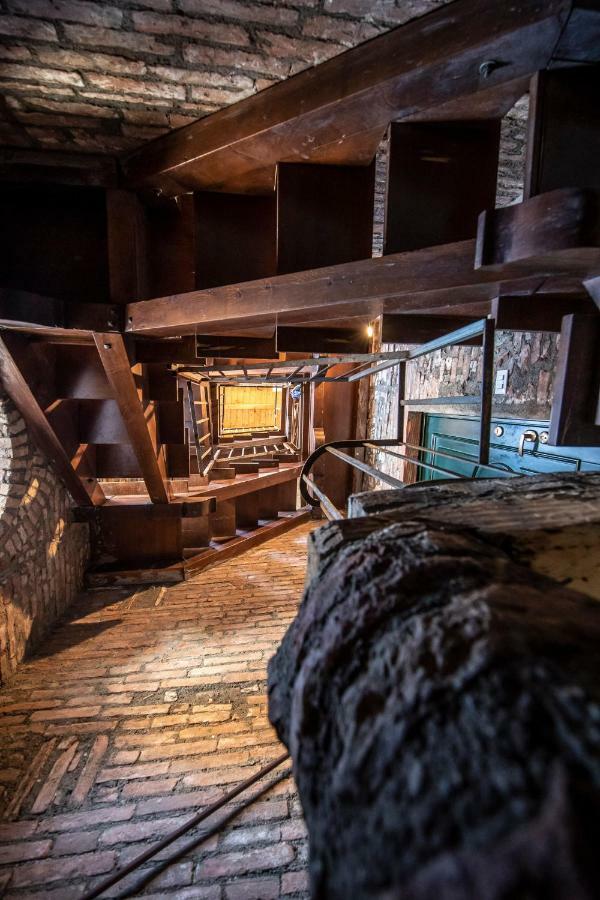 Spirit Of The Moon Apartment Brescia Bagian luar foto