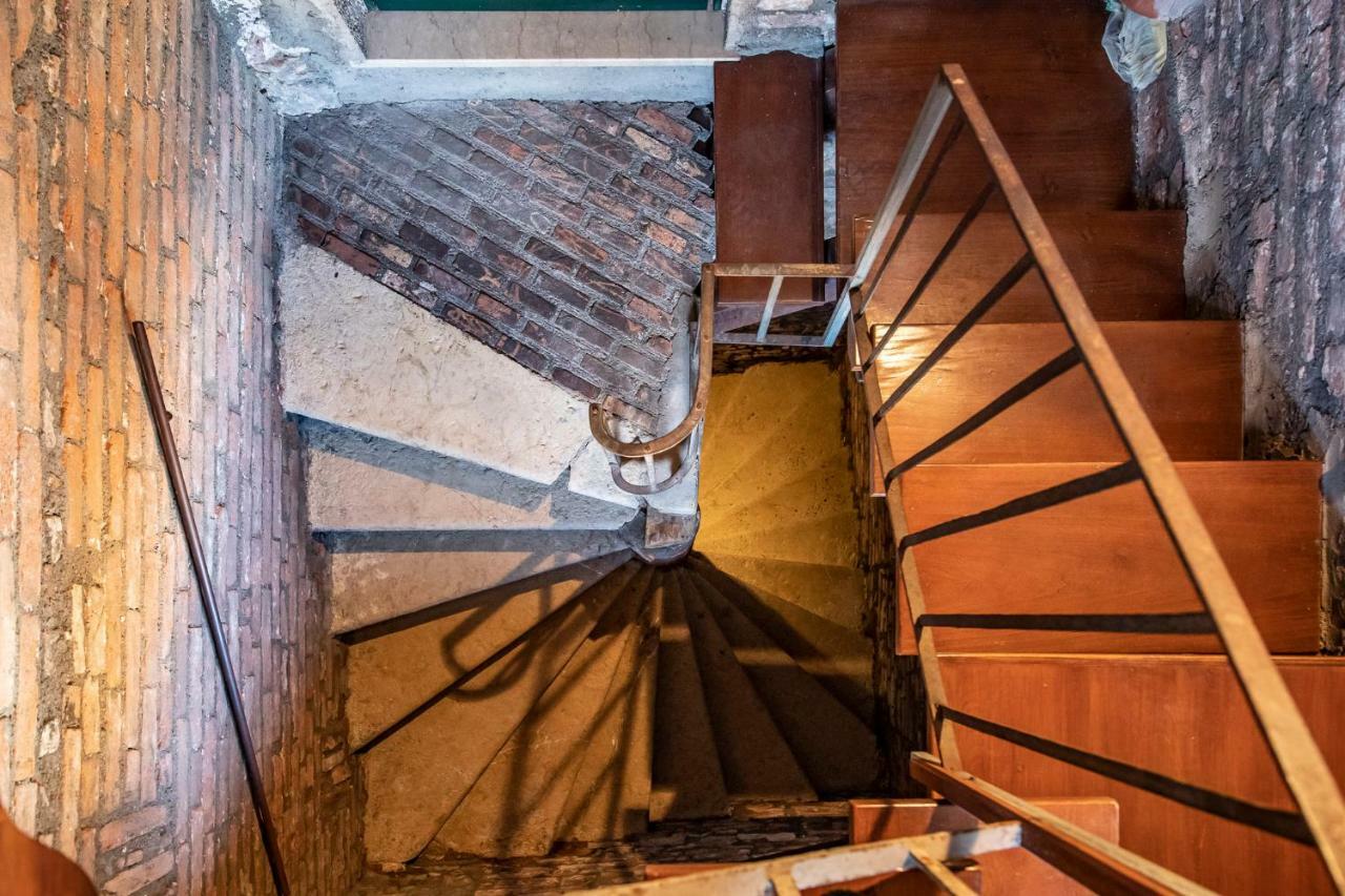 Spirit Of The Moon Apartment Brescia Bagian luar foto